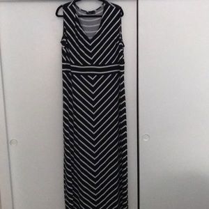 Black/white maxi dress